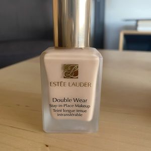 Estée Lauder Double Wear Foundation 2N1
